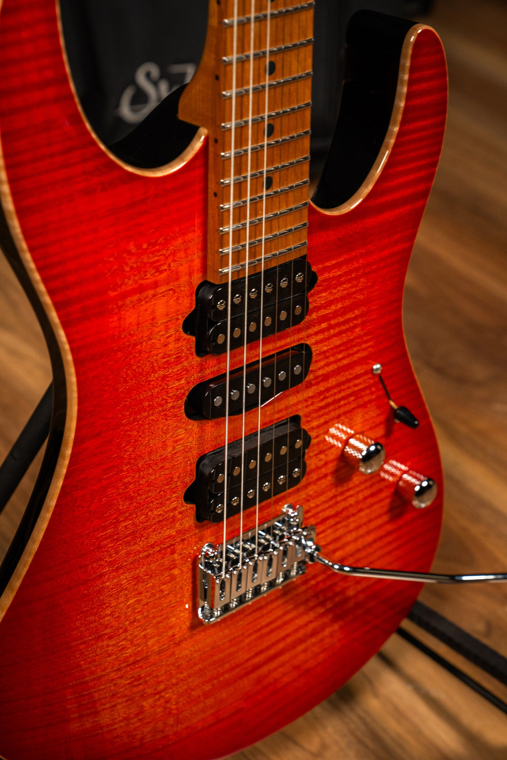Suhr Modern Plus HSH w/Deluxe Gigbag - Roasted Maple Fingerboard - Fireburst