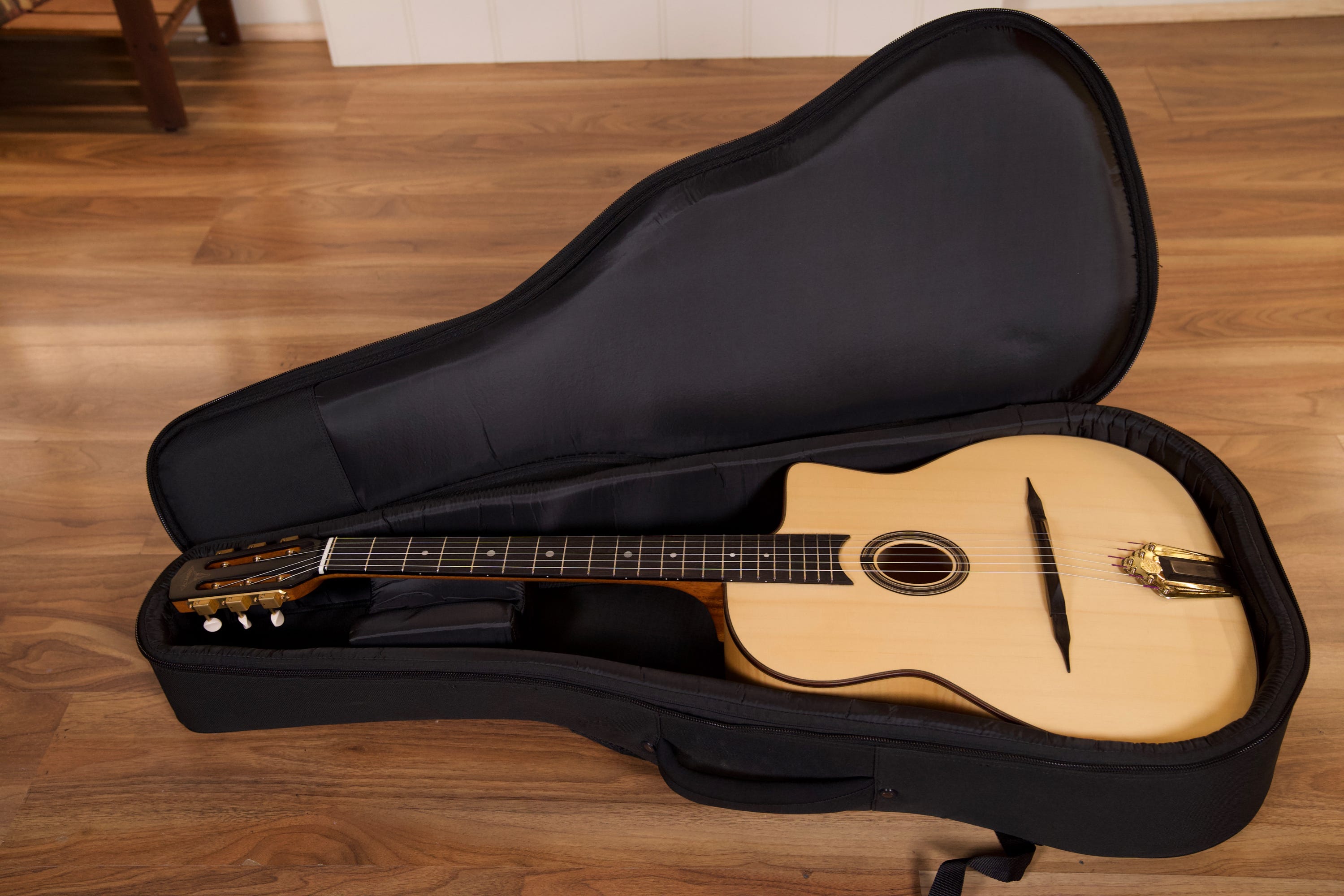 Altamira Guitars Model M Solid-Top Gypsy Jazz Guitar w/Padded Bag - Spruce/Maple