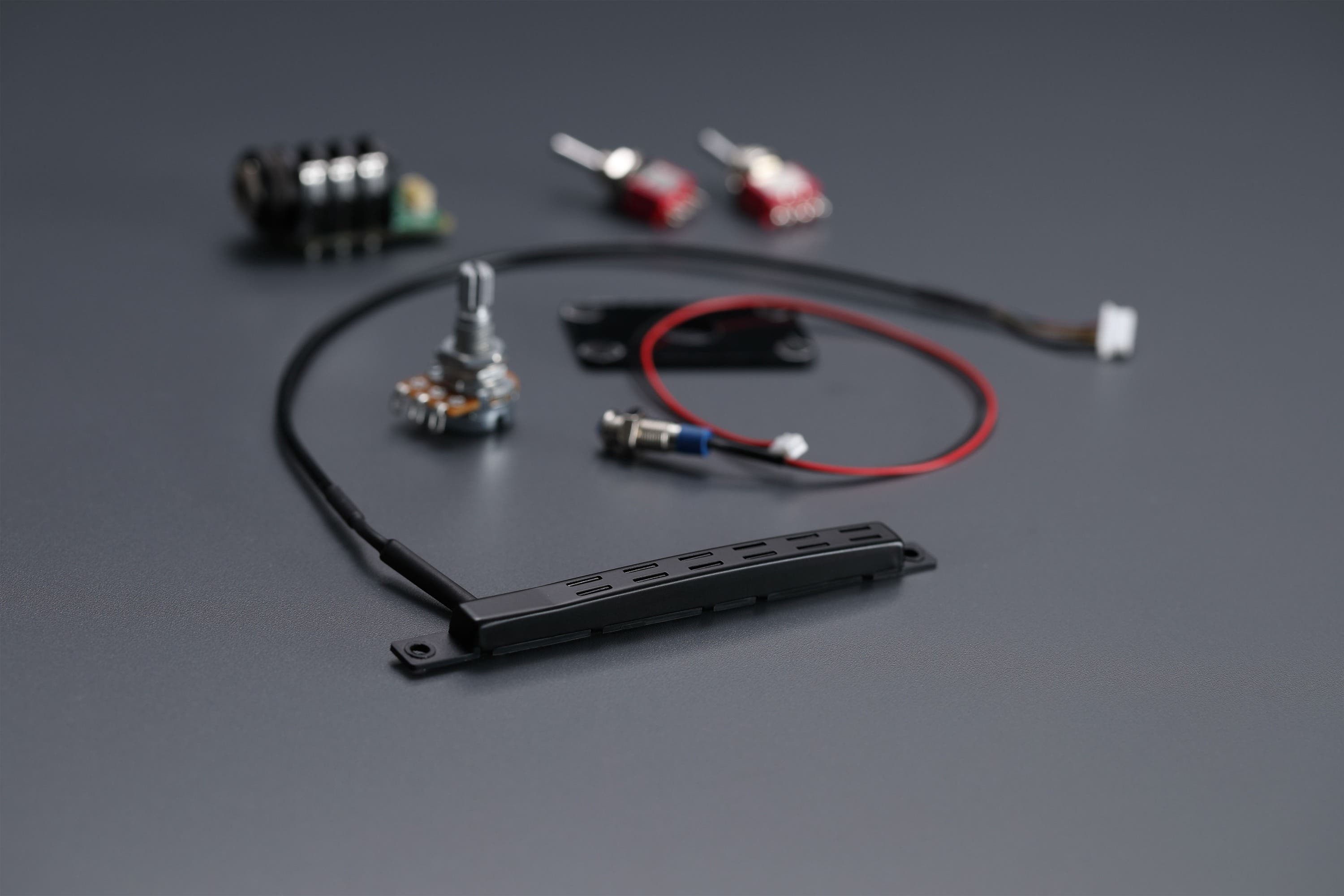 Boss GK5KITG6 Divided Pickup Kit – 6-string Electric Guitars