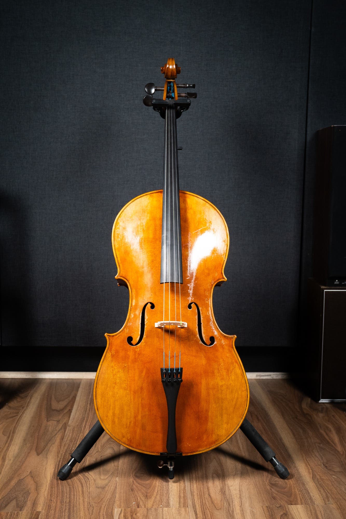 MAKERS II 4/4 CELLO WITH SUBTLE ANTIQUING FULLY SET UP W/JARGAR STRINGS INSTRUMENT ONLY