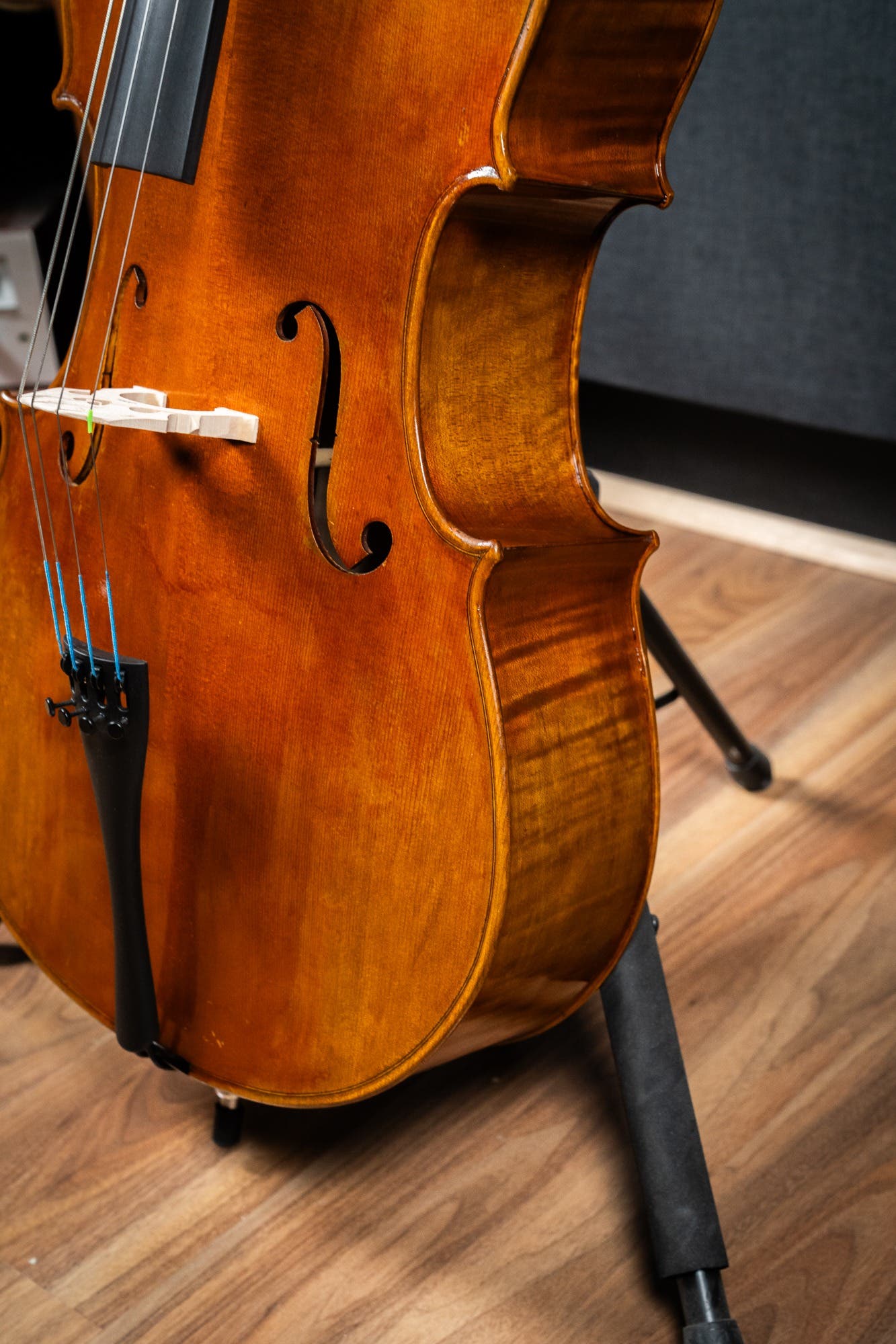 MAKERS II 4/4 CELLO WITH SUBTLE ANTIQUING FULLY SET UP W/JARGAR STRINGS INSTRUMENT ONLY