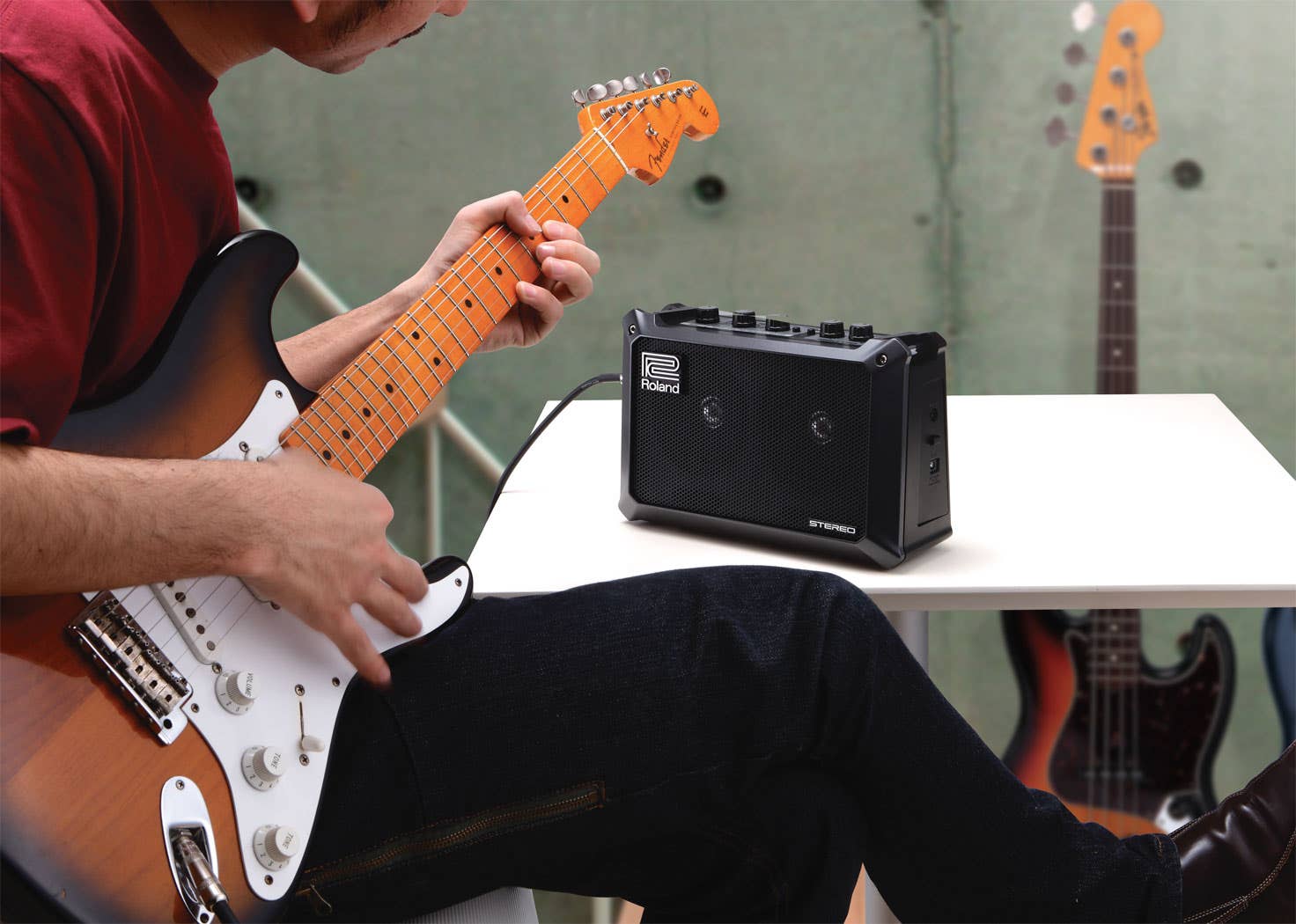 Roland MOBILE CUBE Battery-Powered Stereo Amplifier (MB-CUBE)