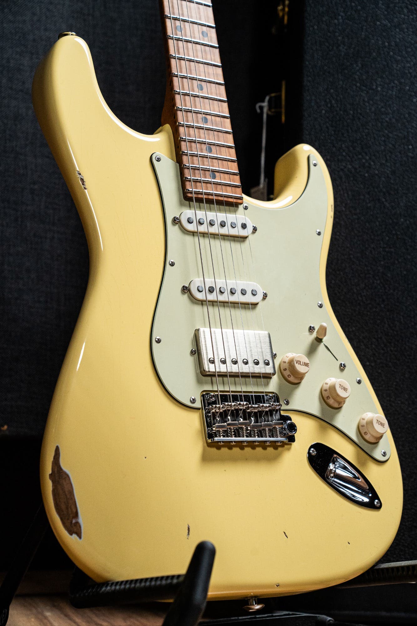 Suhr Dealer Select Classic Antique Electric Guitar - Vintage Yellow Custom