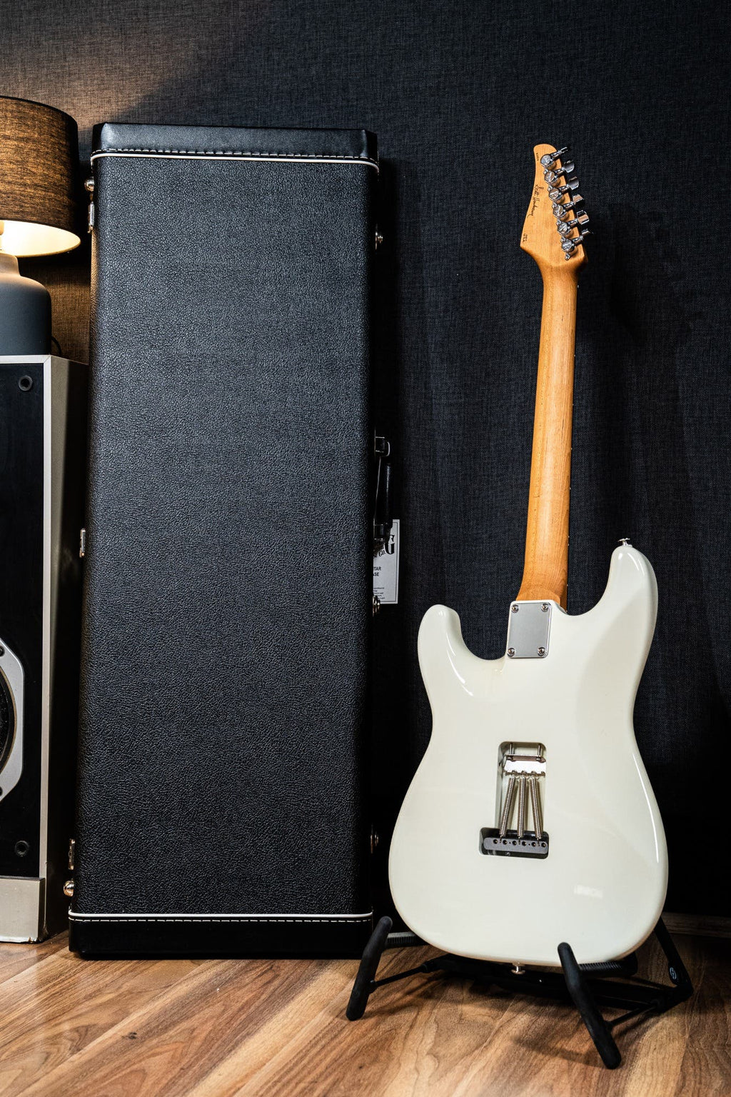 Suhr Scott Henderson Signature Classic Guitar - Olympic White